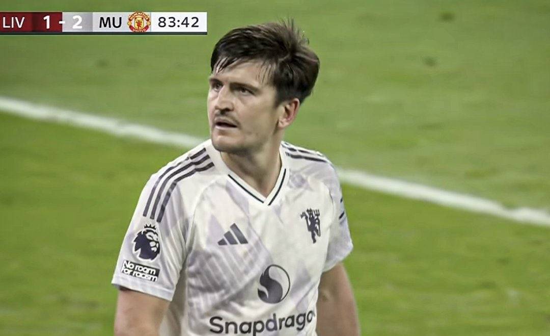 曼联全体球迷山呼马奎尔让他热泪盈眶，表态爱红魔！阿莫林要求加快续约